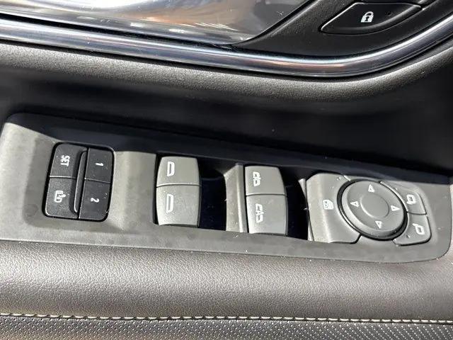 2023 GMC Yukon XL 4WD SLT