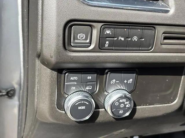 2023 GMC Yukon XL 4WD SLT