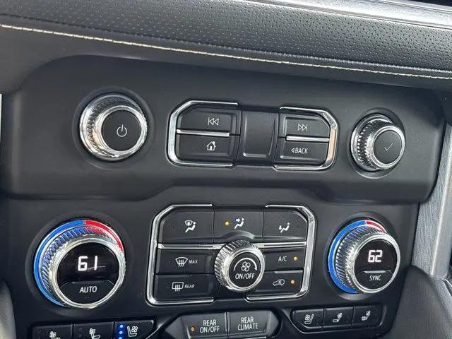 2023 GMC Yukon XL 4WD SLT