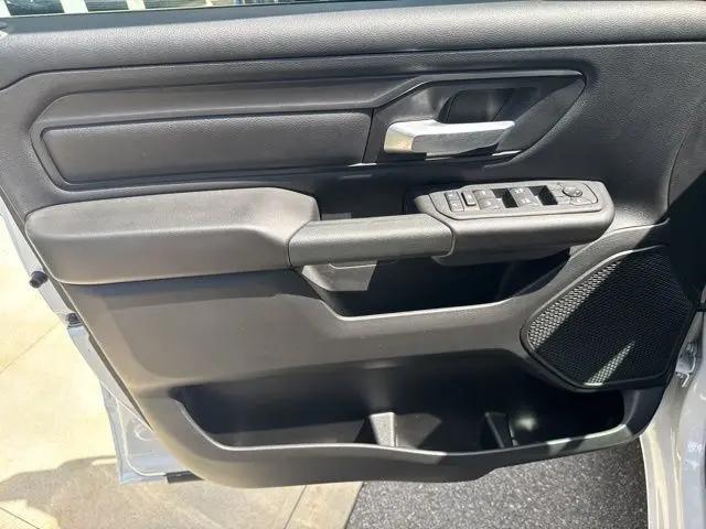 2025 Ram 1500 Tradesman Crew Cab 4x4 5'7" Box