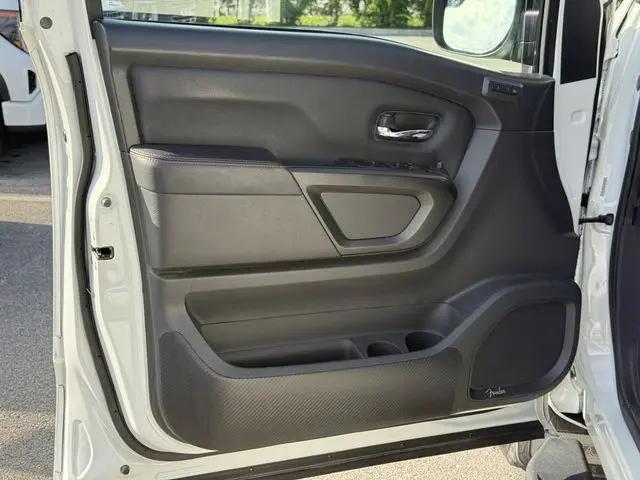 2021 Nissan Titan Crew Cab PRO-4X 4x4