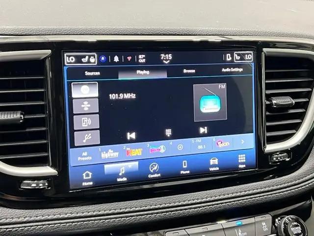 2027 Chrysler Pacifica Select