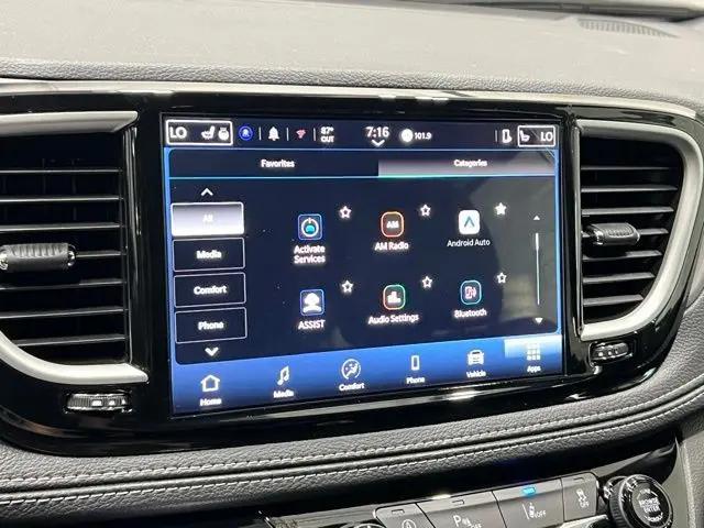 2027 Chrysler Pacifica Select