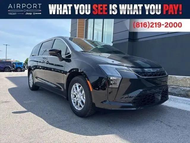 2027 Chrysler Pacifica Select for sale in Platte City, MO