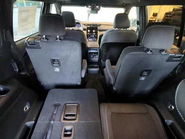 2025 Jeep Grand Cherokee L Laredo X 4x2