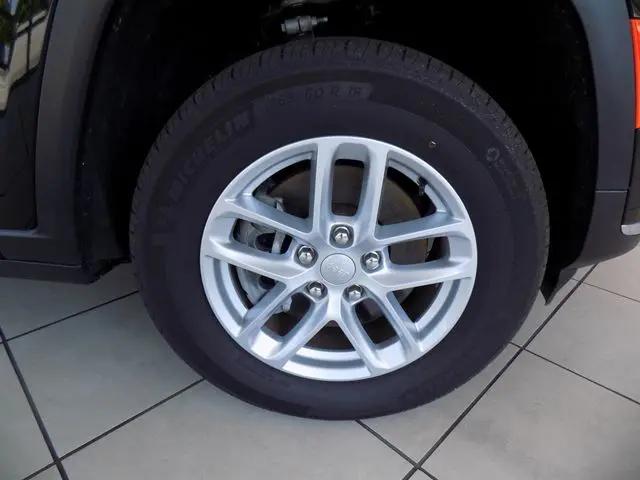 2025 Jeep Grand Cherokee L Laredo X 4x2