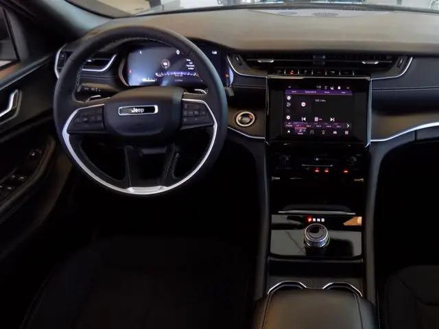 2025 Jeep Grand Cherokee L Laredo X 4x2