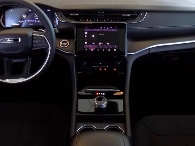 2025 Jeep Grand Cherokee L Laredo X 4x2
