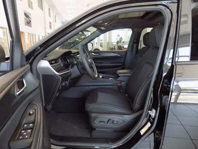 2025 Jeep Grand Cherokee L Laredo X 4x2
