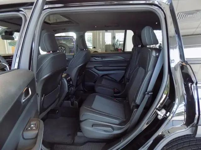 2025 Jeep Grand Cherokee L Laredo X 4x2