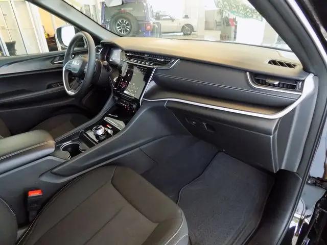 2025 Jeep Grand Cherokee L Laredo X 4x2