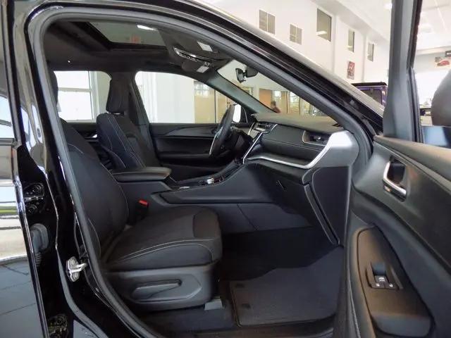 2025 Jeep Grand Cherokee L Laredo X 4x2