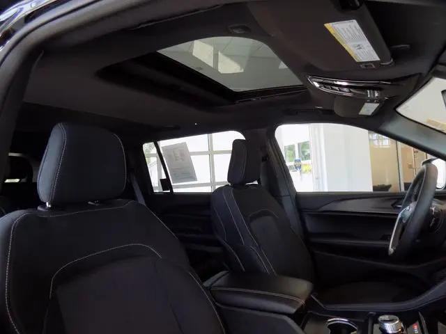 2025 Jeep Grand Cherokee L Laredo X 4x2