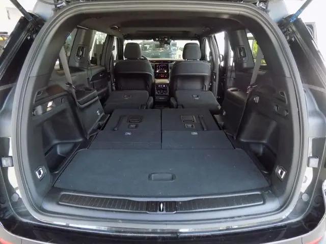 2025 Jeep Grand Cherokee L Laredo X 4x2