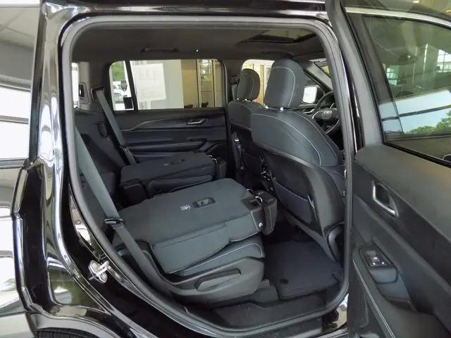 2025 Jeep Grand Cherokee L Laredo X 4x2