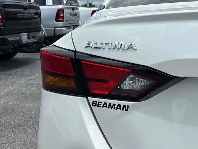2022 Nissan Altima SR FWD