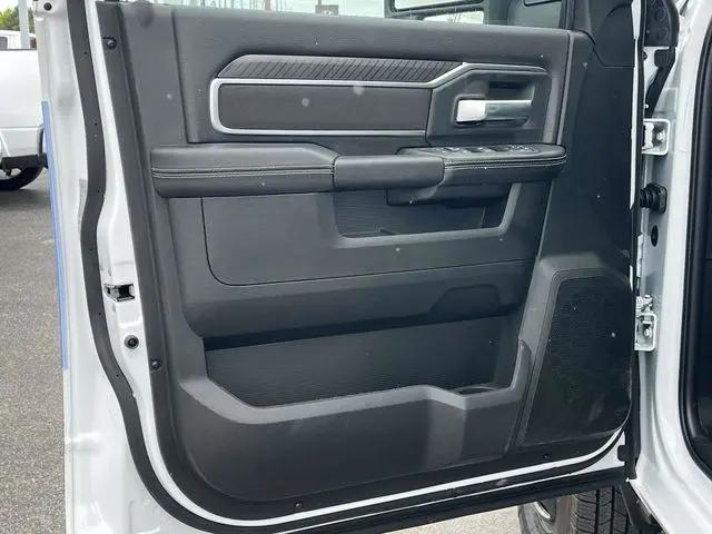 2026 Ram 3500 Big Horn Crew Cab 4x4 8' Box