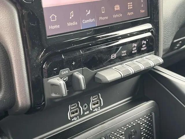 2026 Ram 3500 Big Horn Crew Cab 4x4 8' Box