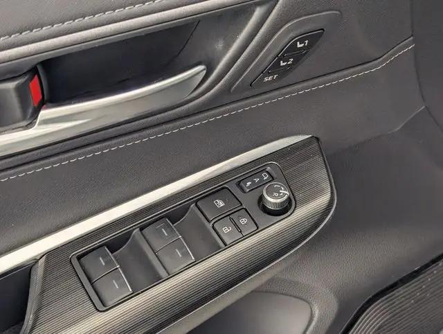 2024 Toyota Venza LE