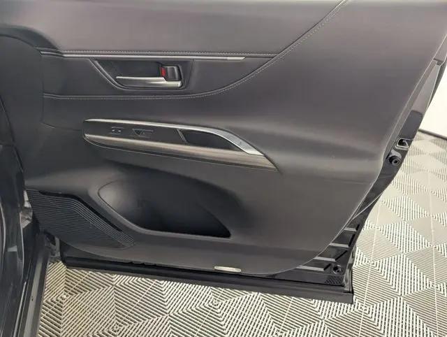 2024 Toyota Venza LE