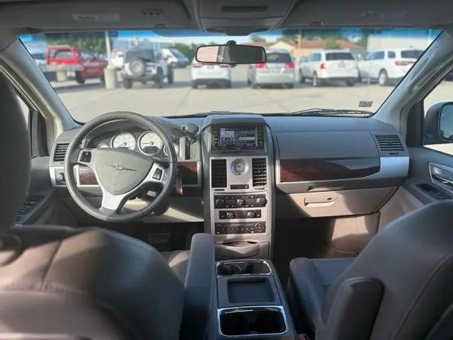 2010 Chrysler Town & Country Touring