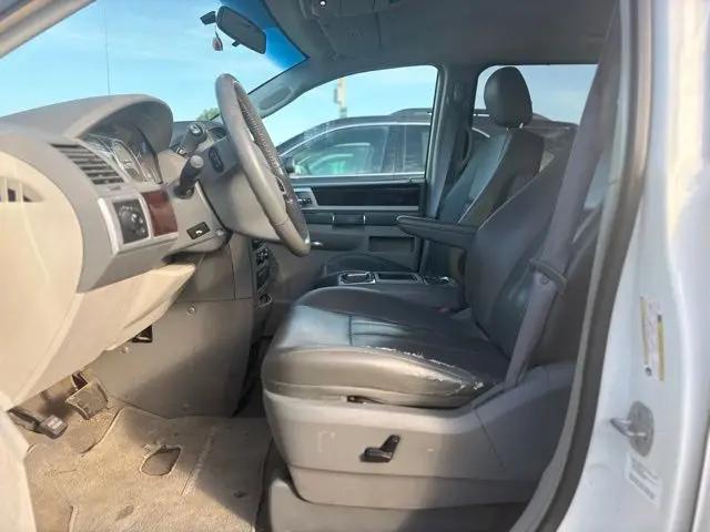 2010 Chrysler Town & Country Touring