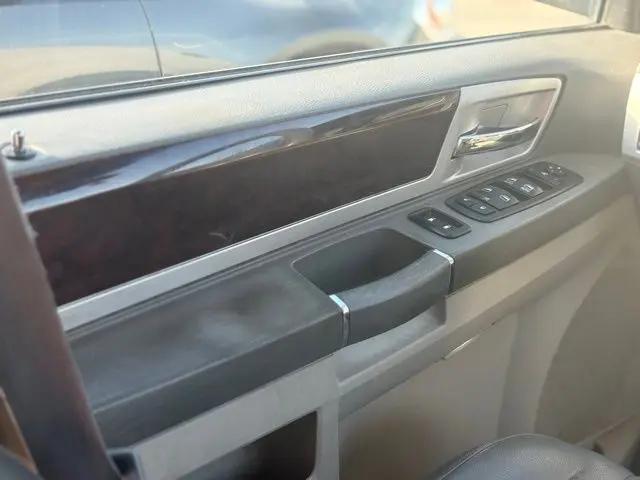 2010 Chrysler Town & Country Touring