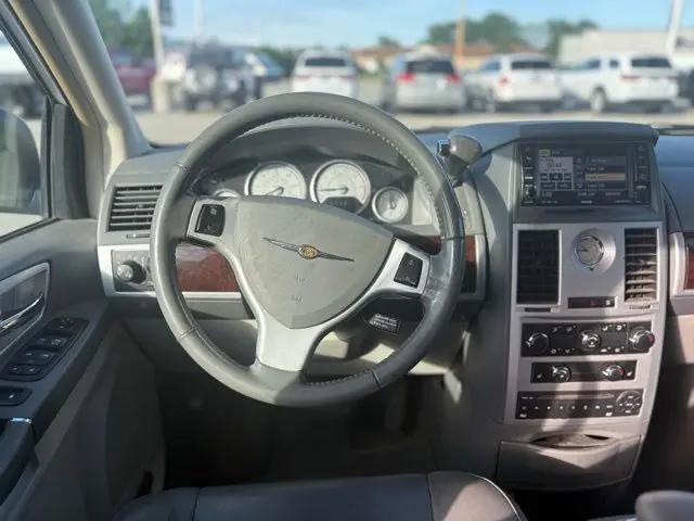 2010 Chrysler Town & Country Touring