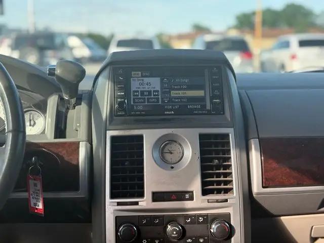 2010 Chrysler Town & Country Touring