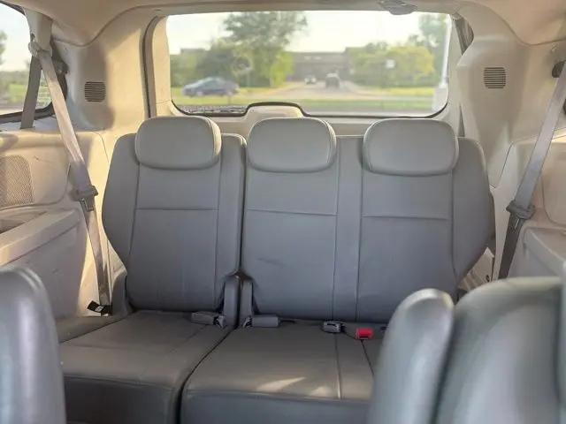 2010 Chrysler Town & Country Touring
