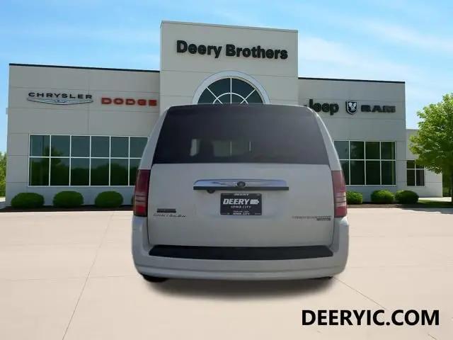 2010 Chrysler Town & Country Touring