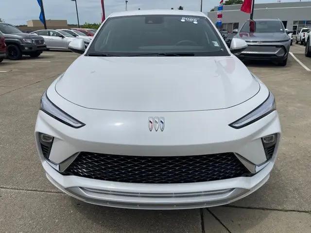 2025 Buick NV Avenir FWD