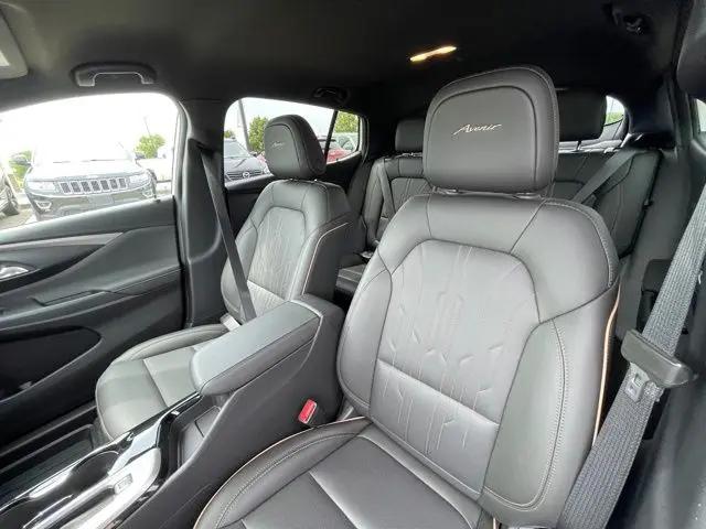 2025 Buick NV Avenir FWD