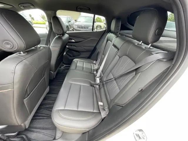 2025 Buick NV Avenir FWD