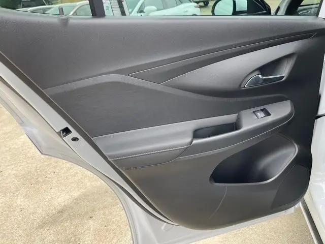 2025 Buick NV Avenir FWD