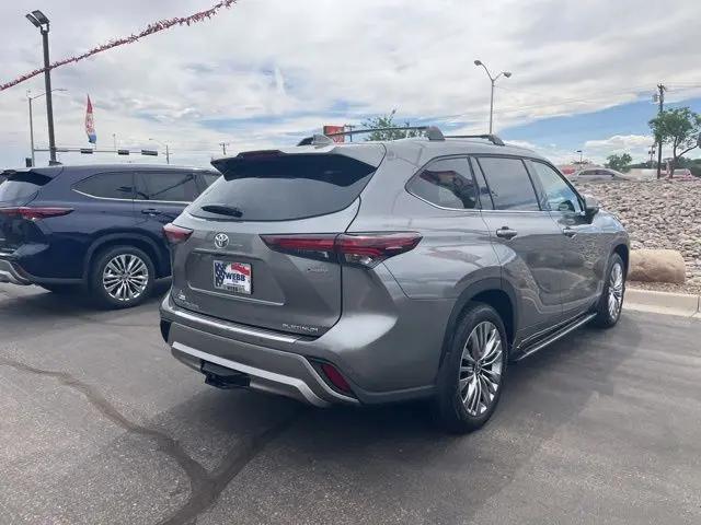 2026 Toyota Highlander Hybrid Platinum