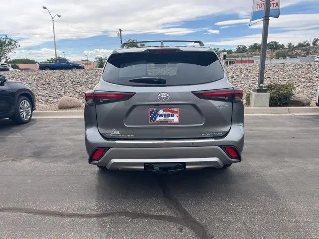 2026 Toyota Highlander Hybrid Platinum