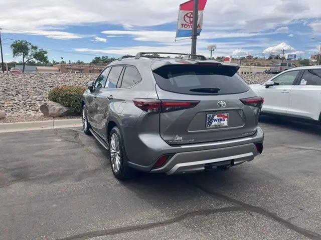 2026 Toyota Highlander Hybrid Platinum