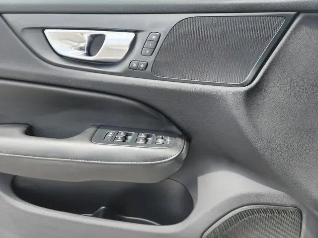 2024 Volvo S60 B5 Plus Dark Theme