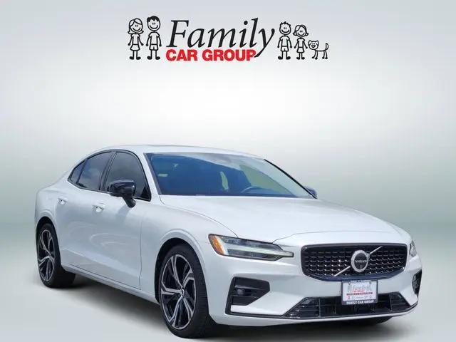 2024 Volvo S60 B5 Plus Dark Theme