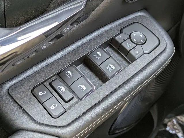 2025 Ram 1500 Limited Crew Cab 4x4 5'7" Box