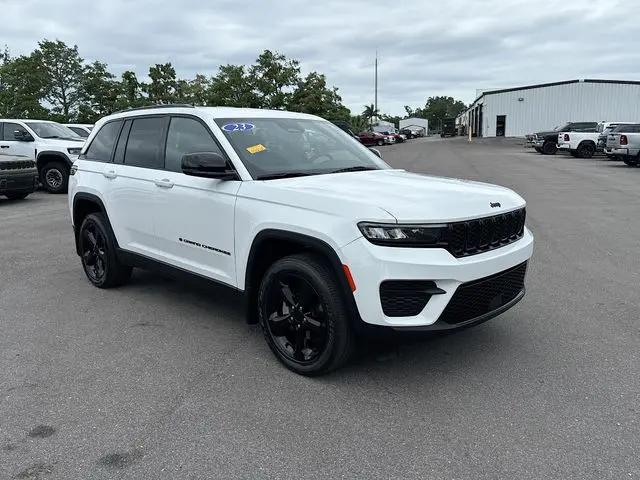 2023 Jeep Grand Cherokee Altitude 4x2