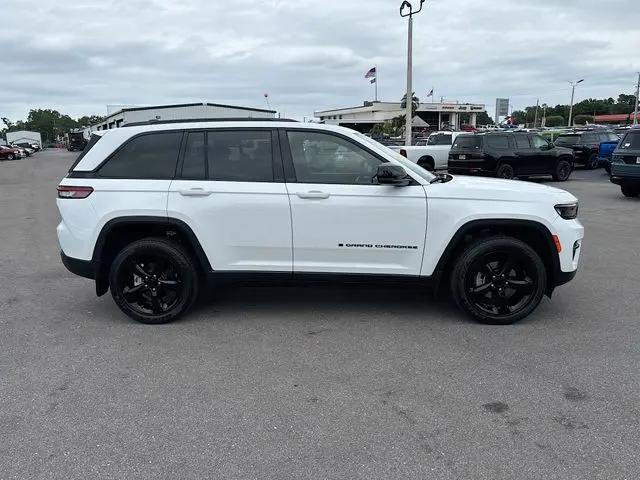 2023 Jeep Grand Cherokee Altitude 4x2