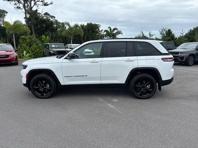2023 Jeep Grand Cherokee Altitude 4x2