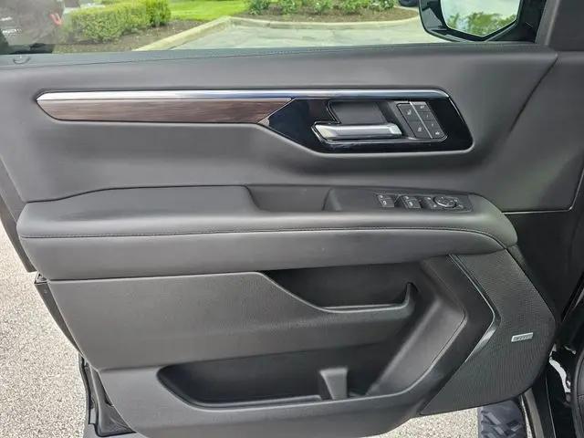 2025 Chevrolet Suburban 4WD Z71
