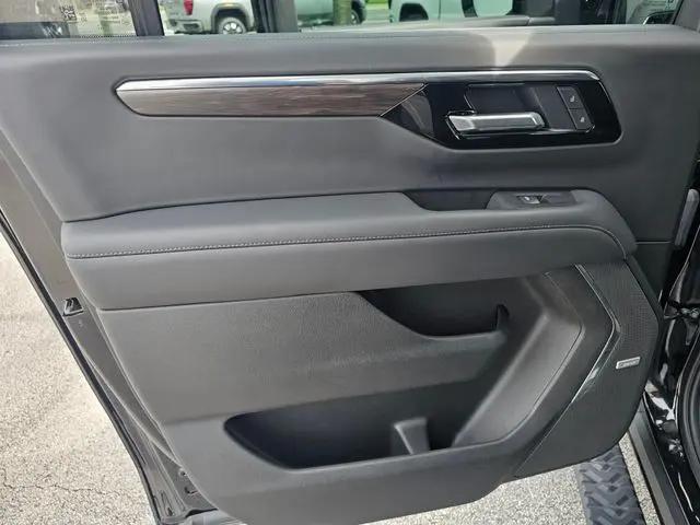 2025 Chevrolet Suburban 4WD Z71