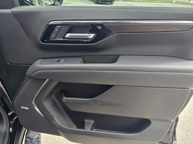 2025 Chevrolet Suburban 4WD Z71