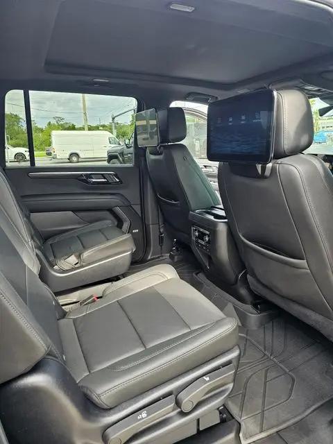 2025 Chevrolet Suburban 4WD Z71
