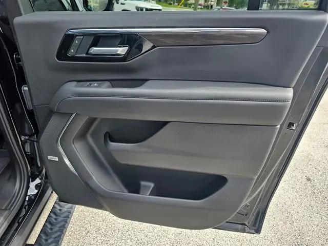 2025 Chevrolet Suburban 4WD Z71