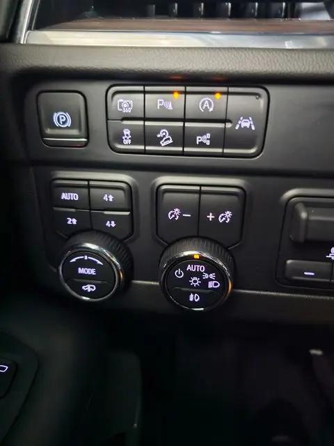 2025 Chevrolet Suburban 4WD Z71